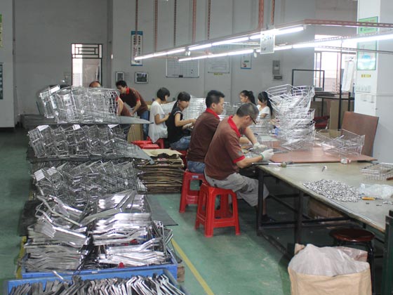 義惠五金工廠車(chē)間